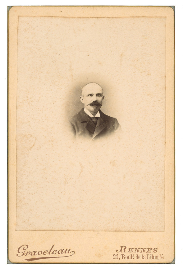 a ete fonde en 1894 3 lettres